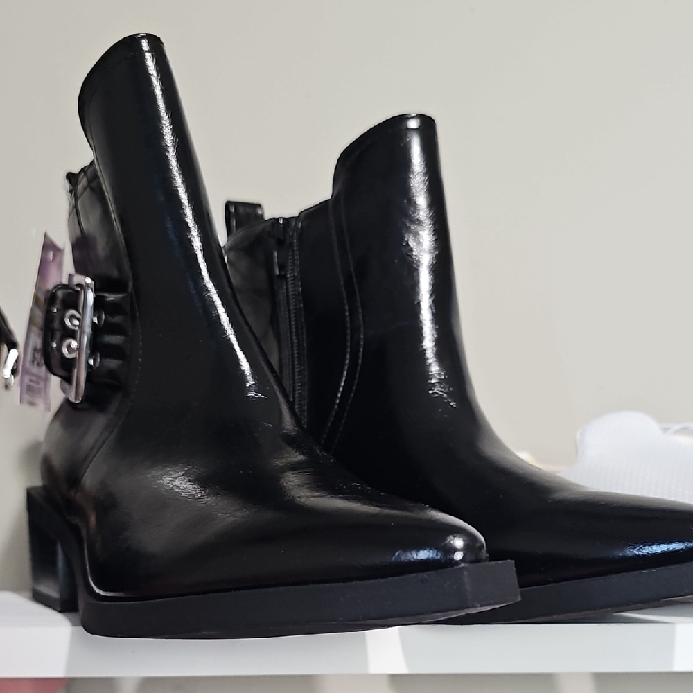 Elegant Black Ankle Boots